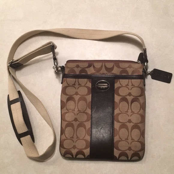 Coach Crossbody Signature Purse - Picture 1 of 2